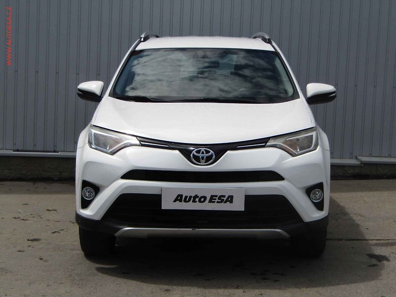 Toyota RAV4 (2016) 2.0 D-4D, TZ, navi, kamera - fotka 2 z 20