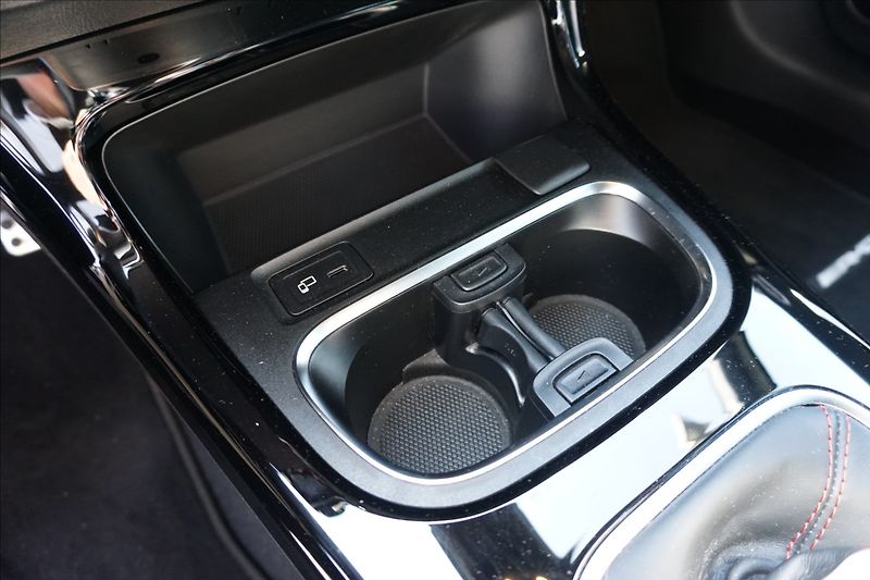 Mercedes-Benz Třídy A 1,3 A 180 sedan 1. maj ČR - fotka 16 z 17