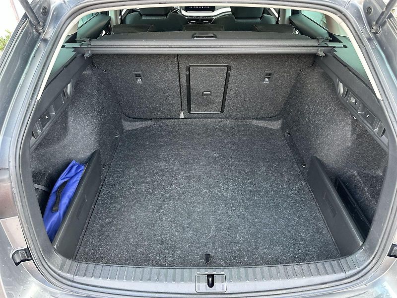 Škoda Octavia (2023) Combi 1.5 TSI e-TEC DSG Style+ - fotka 30 z 35