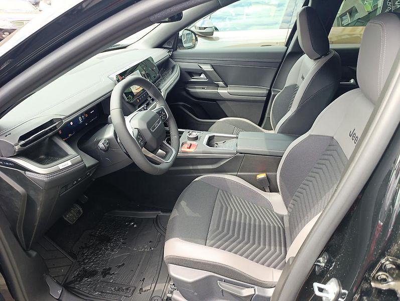 Jeep Compass (2026) First Edition e-Hybrid 145k - fotka 13 z 27