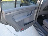 Volkswagen Touran 1,6 TDi CL BlueMotion*TAŽ.ZAŘ. - náhled 37
