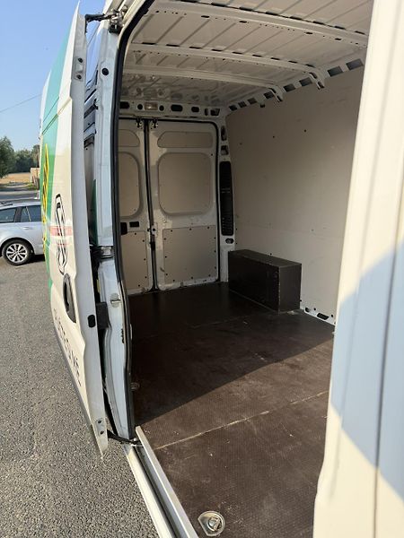 Citroën Jumper (2023) FURGON 35 L3H2 BlueHDi 140 - fotka 10 z 12