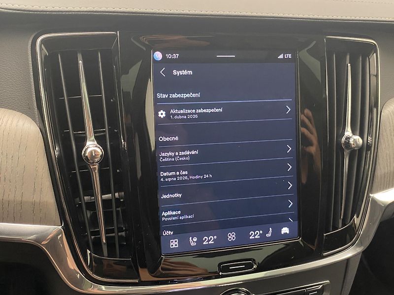 Volvo V90 T8 AWD RECHARGE BRIGHT ULTRA - fotka 53 z 58
