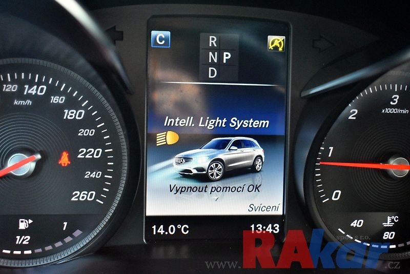 Mercedes-Benz GLC 250d 4Matic, 360°/PANO/AMG - fotka 27 z 34