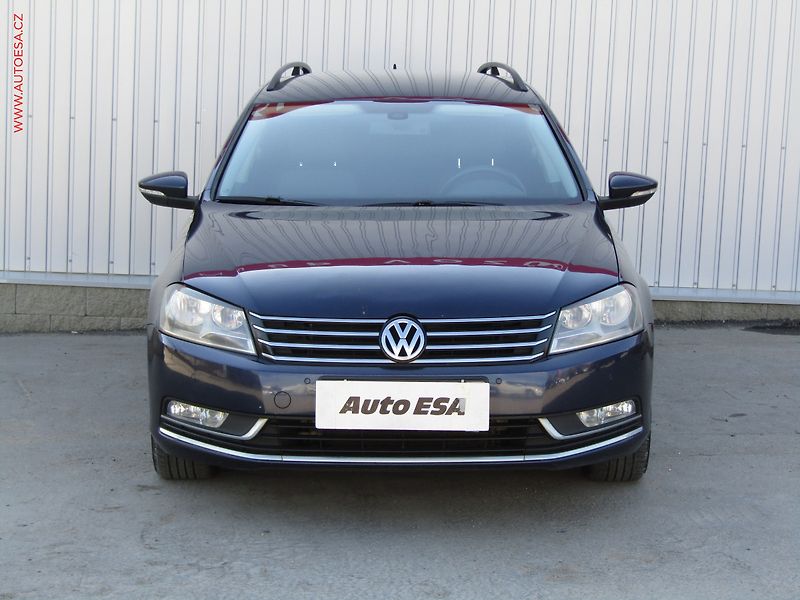 Volkswagen Passat (2013) 1.6TDi, AC, tempo, park.asist - fotka 2 z 16