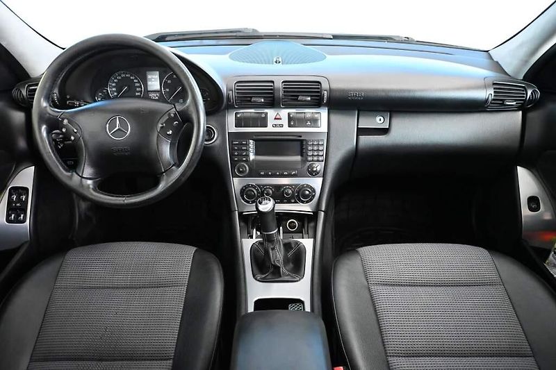 Mercedes-Benz Třídy C (2007) 1.8 200 KOMPRESOR i - fotka 12 z 21