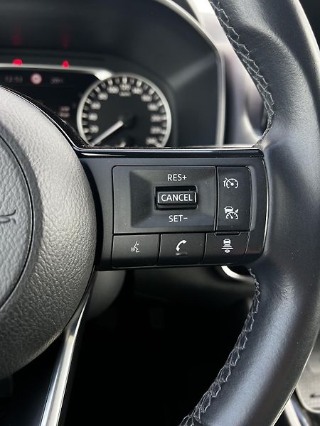 Nissan Qashqai 1.3T 103kW ACC Panorama DPH - fotka 11 z 20