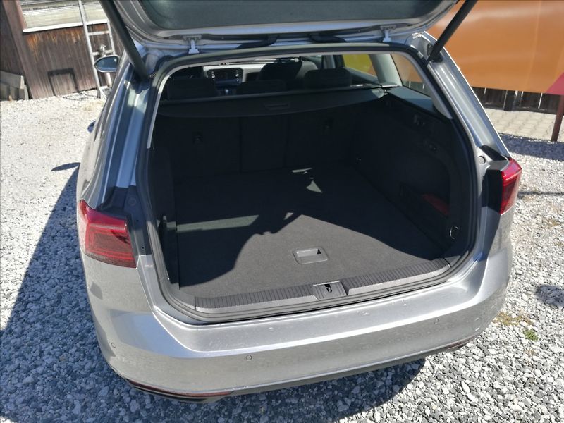 Volkswagen Passat 2,0 TDI DSG - fotka 19 z 24