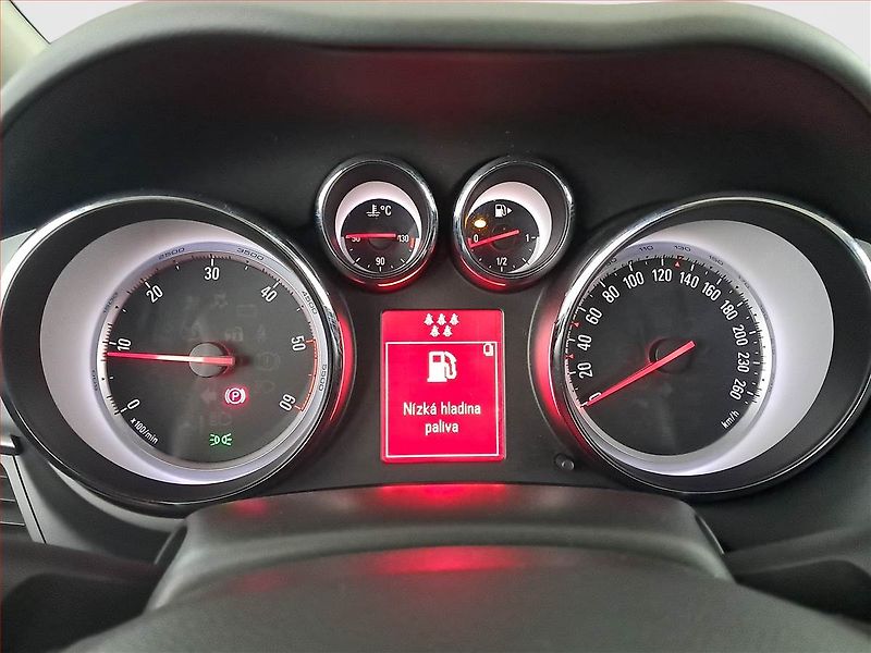Opel Zafira (2014) 2.0 CDTI, 7 míst, Navi, Xenony - fotka 11 z 21