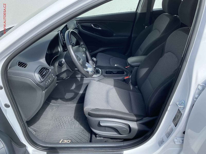 Hyundai i30 (2023) 1.0 T-GDi, 2.maj,ČR, AC - fotka 9 z 17