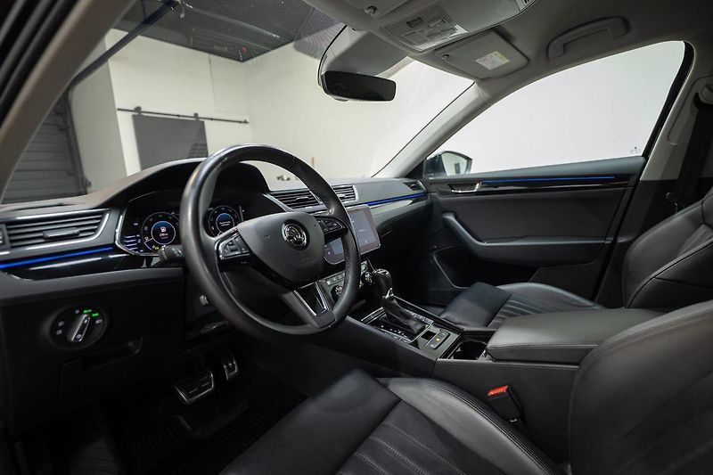 Škoda Superb 2.0 TSI 200 kW L&K - fotka 10 z 40