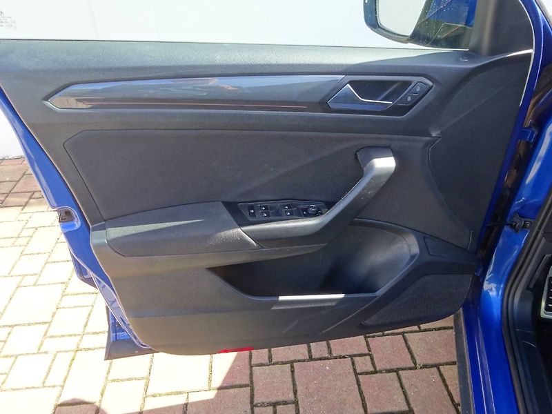 Volkswagen T-Roc (2021) 1,5TSi/ 110kW DSG Sport - fotka 11 z 26