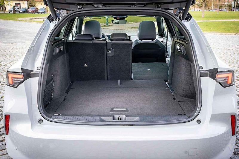 Opel Astra v modernizované podobě jsme projeli po středočeských vozovkách.