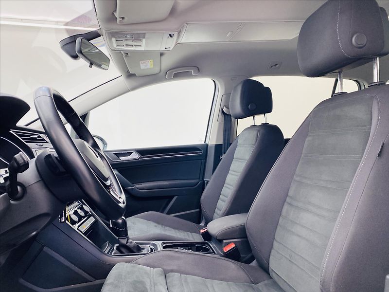 Volkswagen Touran 2,0 TDI DSG 110kW Highline - fotka 5 z 24