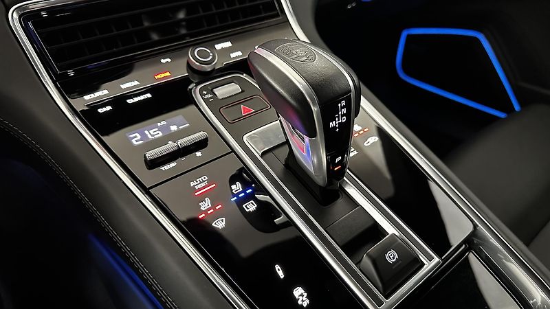Porsche Panamera TURBO S / ZÁRUKA / TOP STAV - fotka 36 z 50