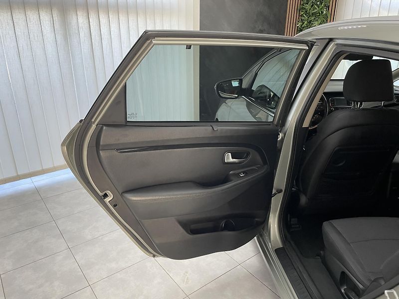 Kia Carens 1.7 CRDi ČR 1.MAJ. TOP  - fotka 17 z 28