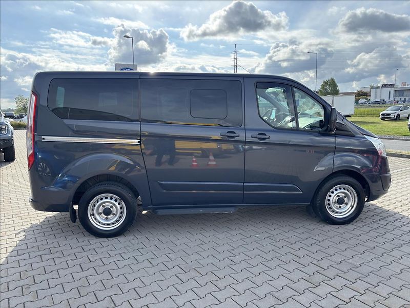 Ford Tourneo Custom 2,2 TDCi 92kW L1 - fotka 6 z 34