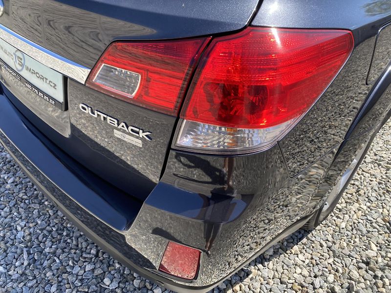 Subaru Outback 2.5i 170PS 4x4 BIFUEL PAN NAVI - fotka 44 z 157