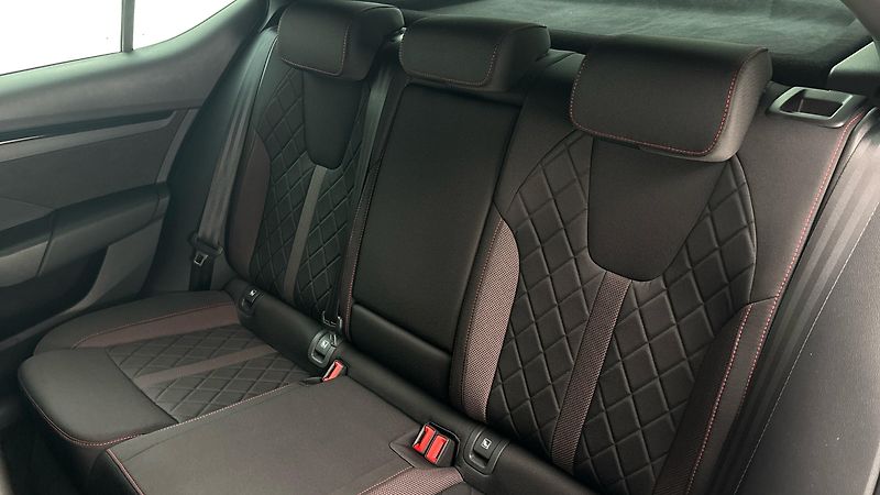Škoda Octavia 2.0 TDI DSG 4x4 RS - fotka 16 z 28