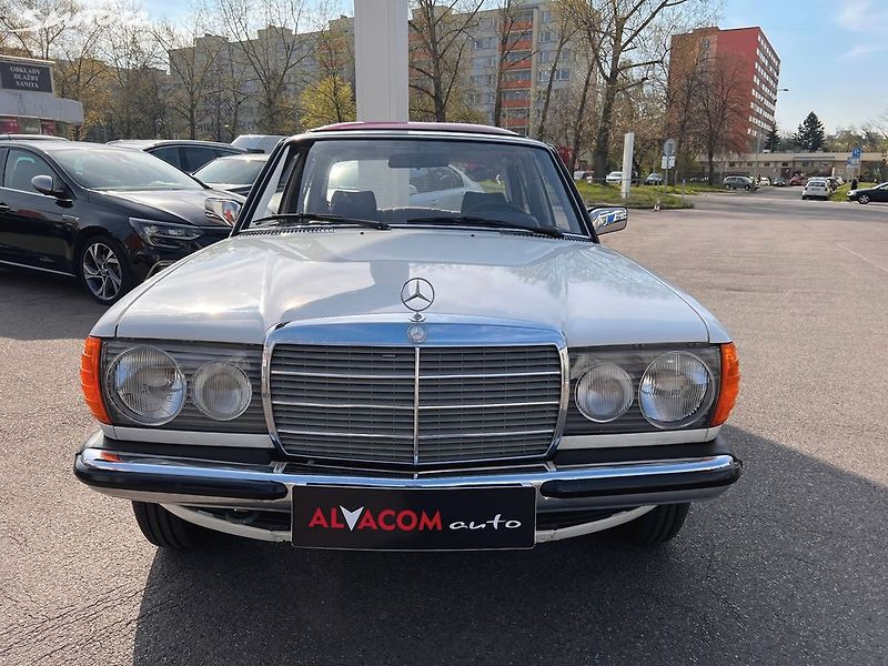 Mercedes-Benz 123 230E - fotka 3 z 23