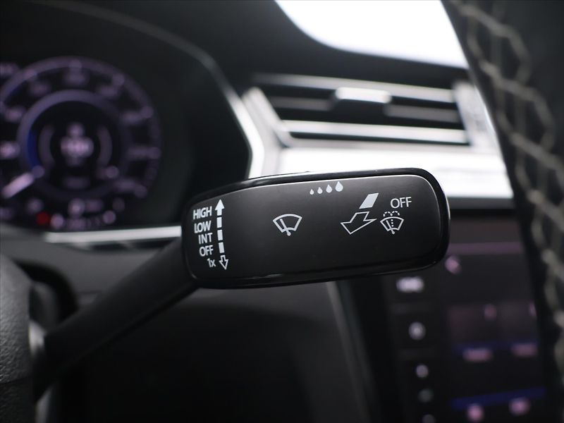 Volkswagen Arteon 2,0 TDi DSG R-line Pano - fotka 16 z 28