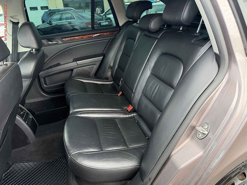 Škoda Superb (2012) 2.0 TDi, Elegance, DSG - fotka 10 z 18