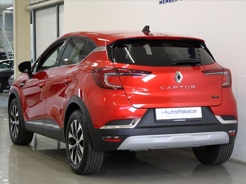 Renault Captur 1,6 E-Tech Hybrid 17 010km! - fotka 3 z 22