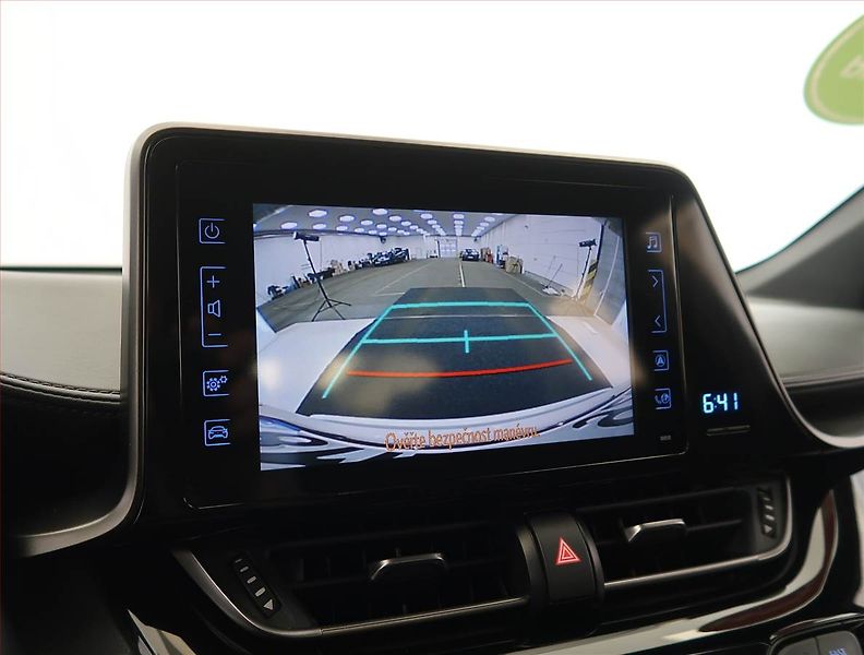 Toyota C-HR (2018) 1.8 Hybrid, Automat - fotka 19 z 23