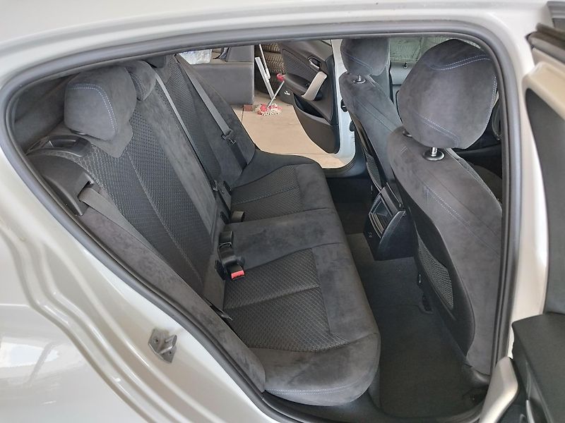 BMW Řada 1 (2017) 120I,135KW,MANUÁL.ALU,NAVI - fotka 12 z 29