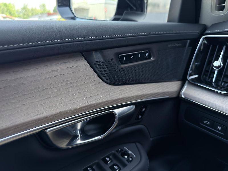 Volvo XC90 T8 AWD // PLUS DARK// PANORAMA - fotka 25 z 53