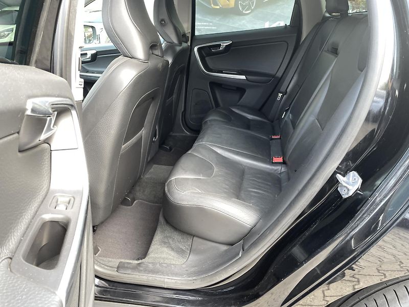 Volvo XC60 (2013) D5 2.4D 169kW AWD   - fotka 17 z 23