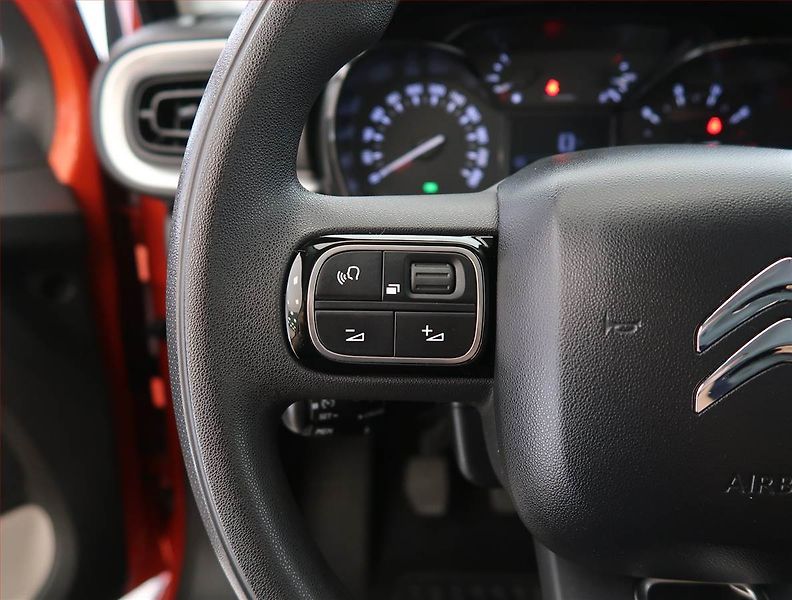 Citroën C3 (2017) Feel 1.2 PureTech, Tempomat - fotka 15 z 19