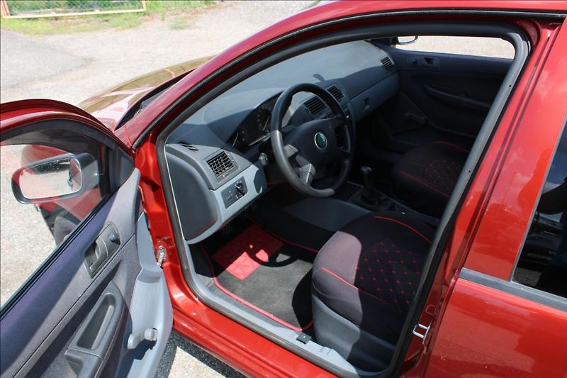 Škoda Fabia 1,4 i  STK 4/2028, 94.770 km - fotka 9 z 18