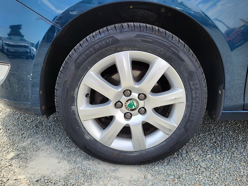 Škoda Roomster 1.2 TSI 63kW AMBIENTE - fotka 27 z 43