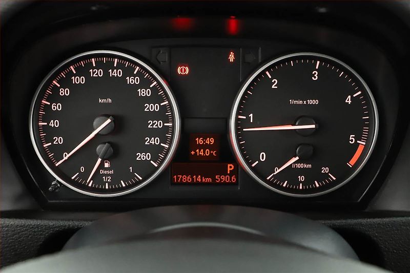 BMW X1 (2015) xDrive18d, 4X4, Automat - fotka 9 z 17
