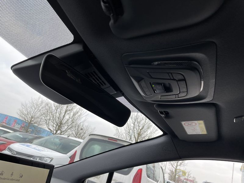 Toyota Corolla 1.8HEV ComfortTech odběr ihned - fotka 28 z 30