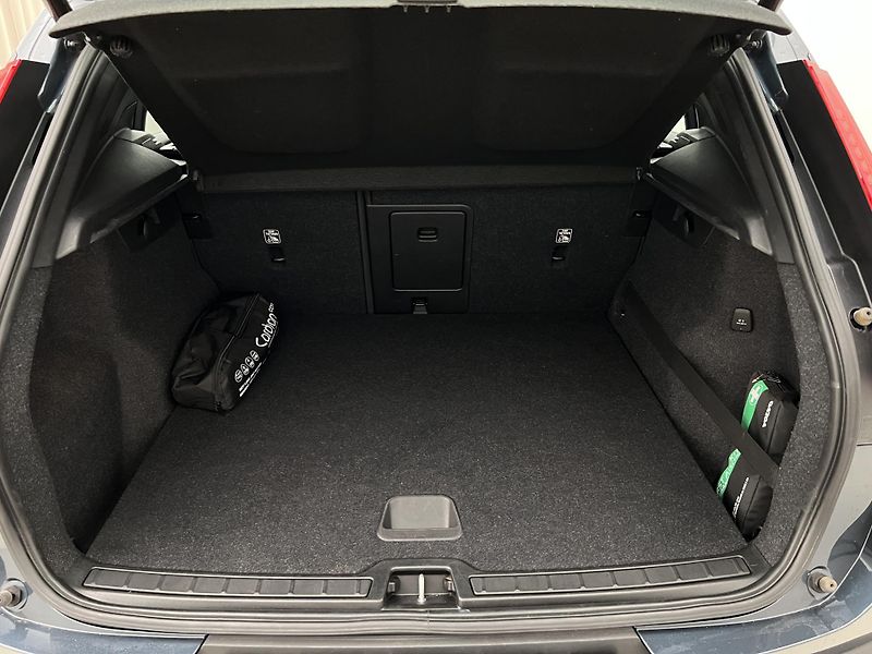Volvo XC40 D3 MOMENTUM PRO MAN - fotka 5 z 34