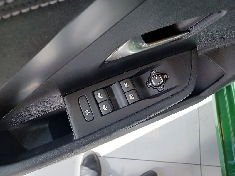 Opel Astra (2026) ST ULTIMATE 1,6T PHEV 195k AT - fotka 15 z 32
