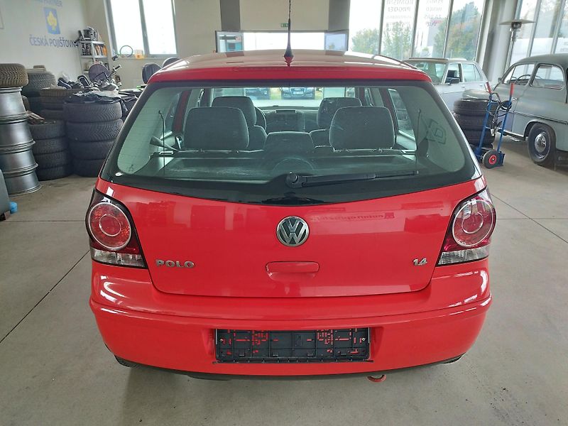 Volkswagen Polo (2007) 1,4i 59KW KLIMA CD EL.VÝ. SER. - fotka 6 z 38
