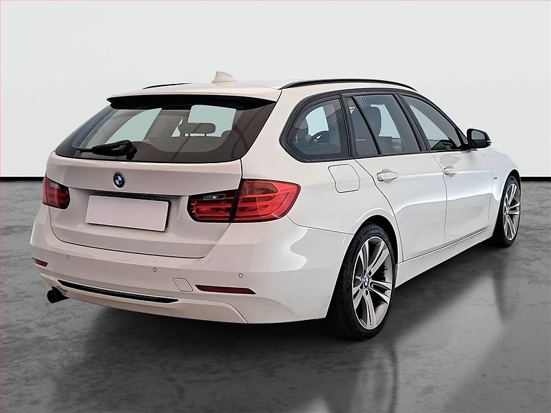BMW Řada 3 (2015) 320 d, Automat, Navi, Xenony - fotka 5 z 19