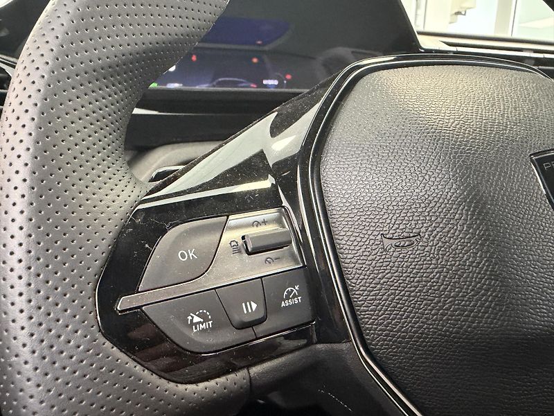 Peugeot 408 (2026) GT Plug-in HYBRID 240 e-DCS7 - fotka 20 z 33