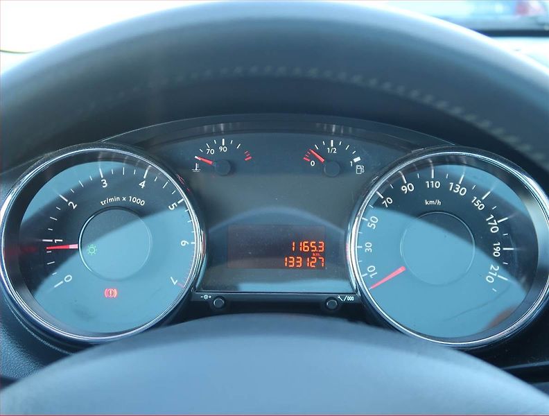 Peugeot 3008 (2011) 1.6 VTi, Navi, Tempomat - fotka 11 z 14