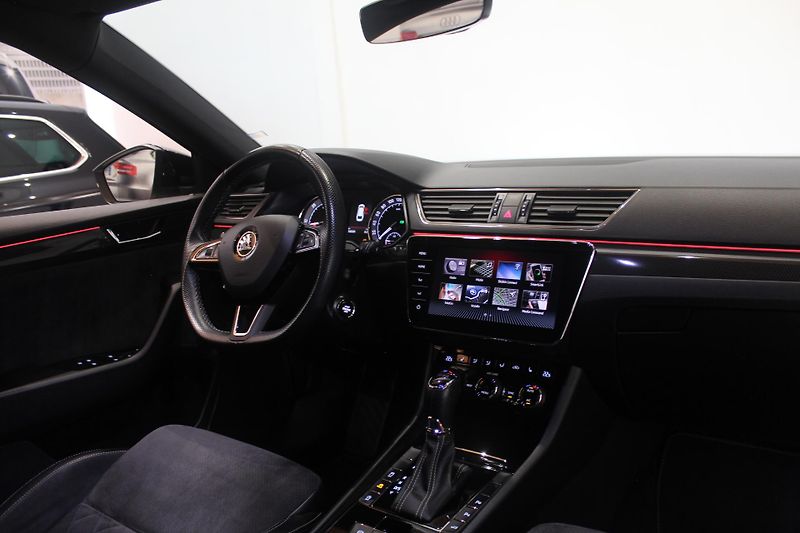 Škoda Superb (2017) 2.0TDI DSG Sport-Line Tažné - fotka 27 z 39