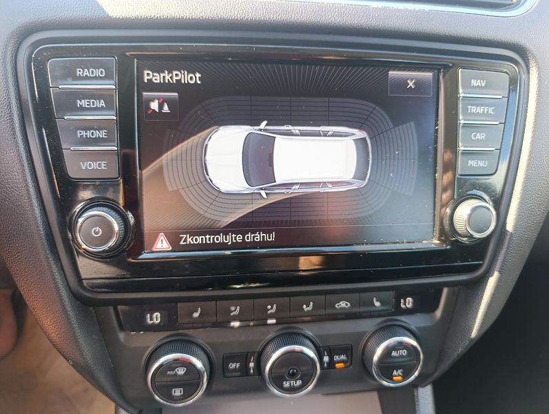 Škoda Octavia (2014) 1.6 TDi Green Line 81kw  - fotka 21 z 22