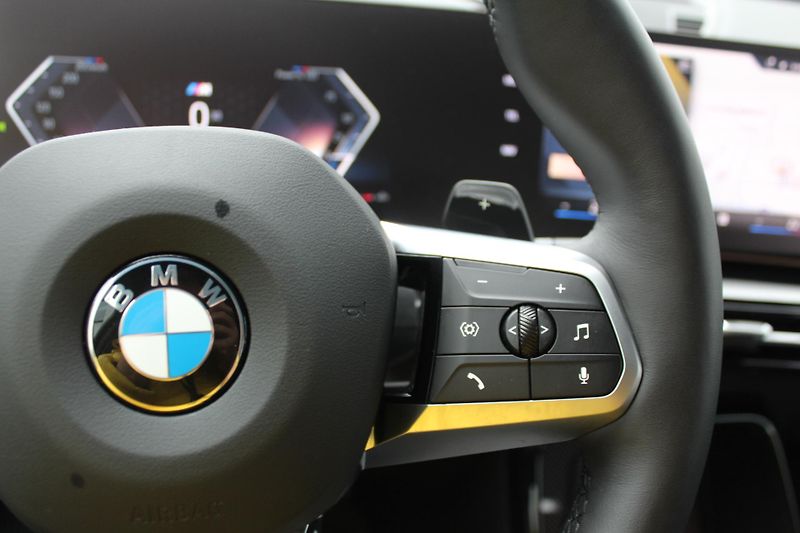 BMW X1 xDrive23i Mpakte CZ DPH - fotka 15 z 24