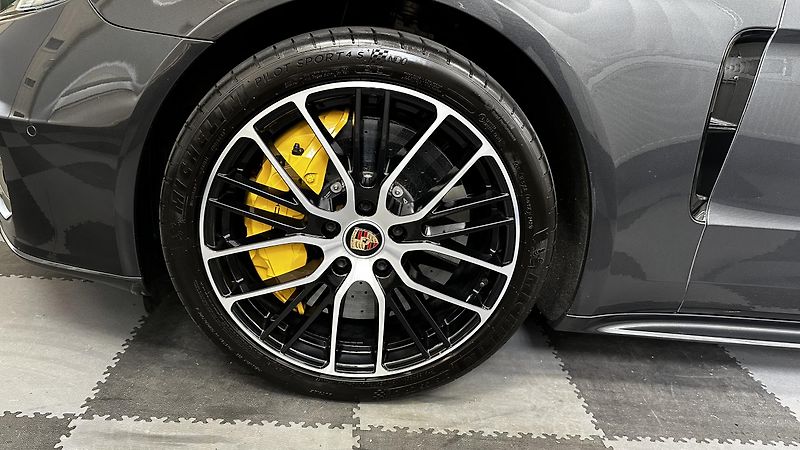 Porsche Panamera TURBO S / ZÁRUKA / TOP STAV - fotka 14 z 50