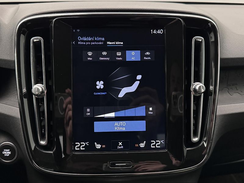 Volvo XC40 T4 AWD MOMENTUM CZ REZERVACE - fotka 29 z 34