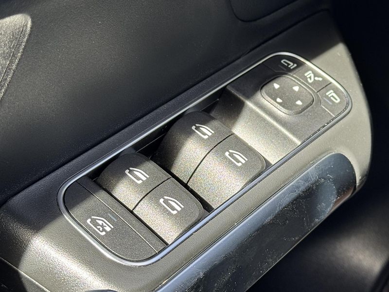Mercedes-Benz GLB (2022) 200d 4Matic Progressive, DPH   - fotka 24 z 46