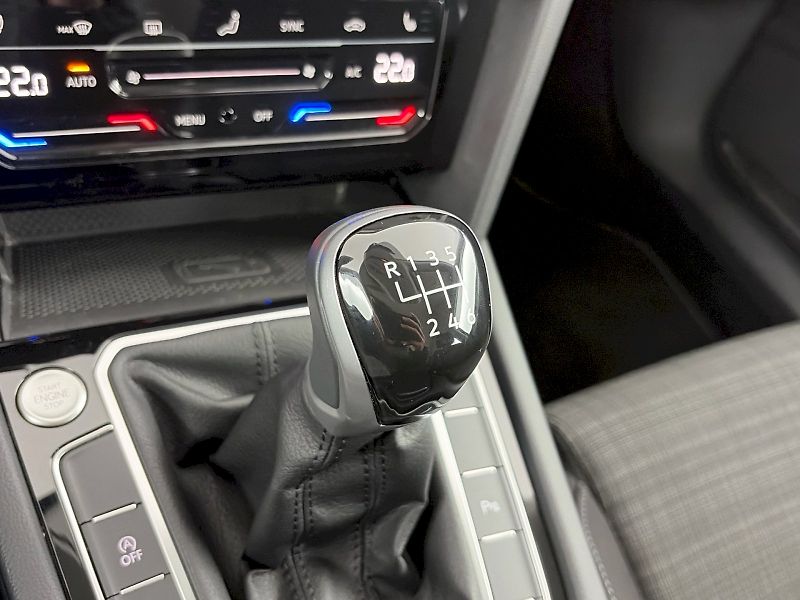 Volkswagen Passat (2022) Business 2.0 TDI 110kW - fotka 22 z 33