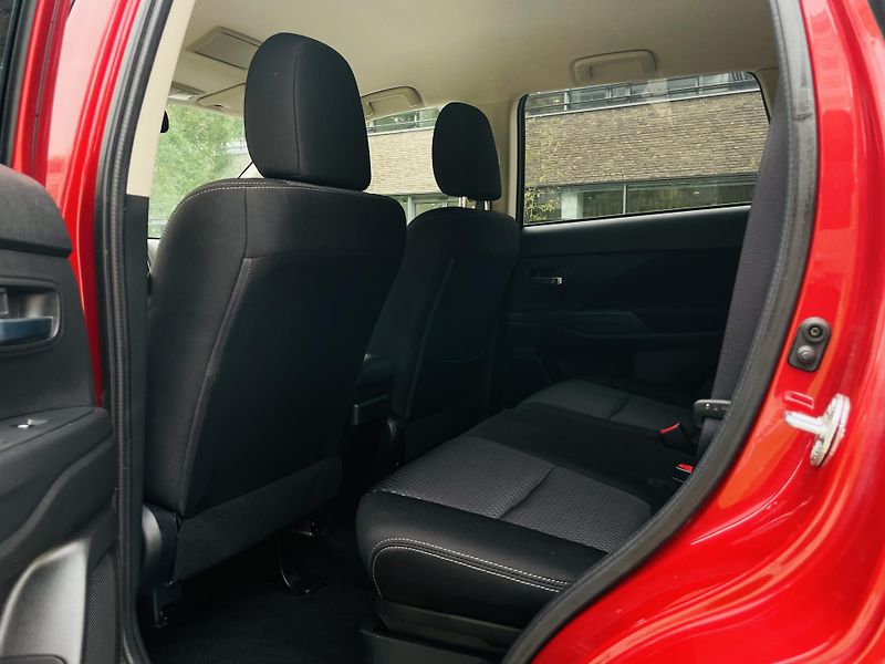 Mitsubishi Outlander 2.2D 4x4 1MAJ TAŽNÉ SERVISKA  - fotka 29 z 42